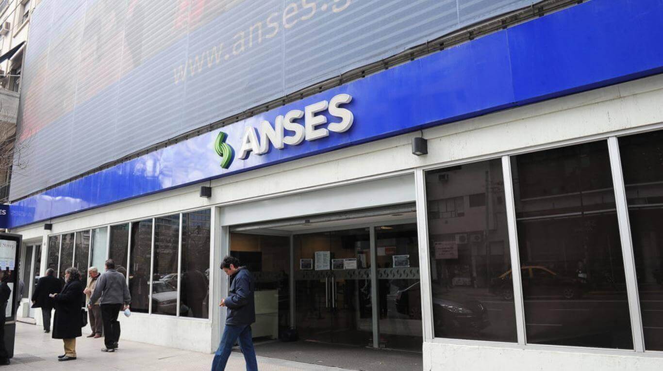 La Anses lanzó el cronograma de inscripción para cobrar los $10.000 de Ingreso Familiar de Emergenci