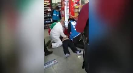 Desesperación en un supermercado: una mujer tuvo convulsiones y la salvaron con maniobras de RCP