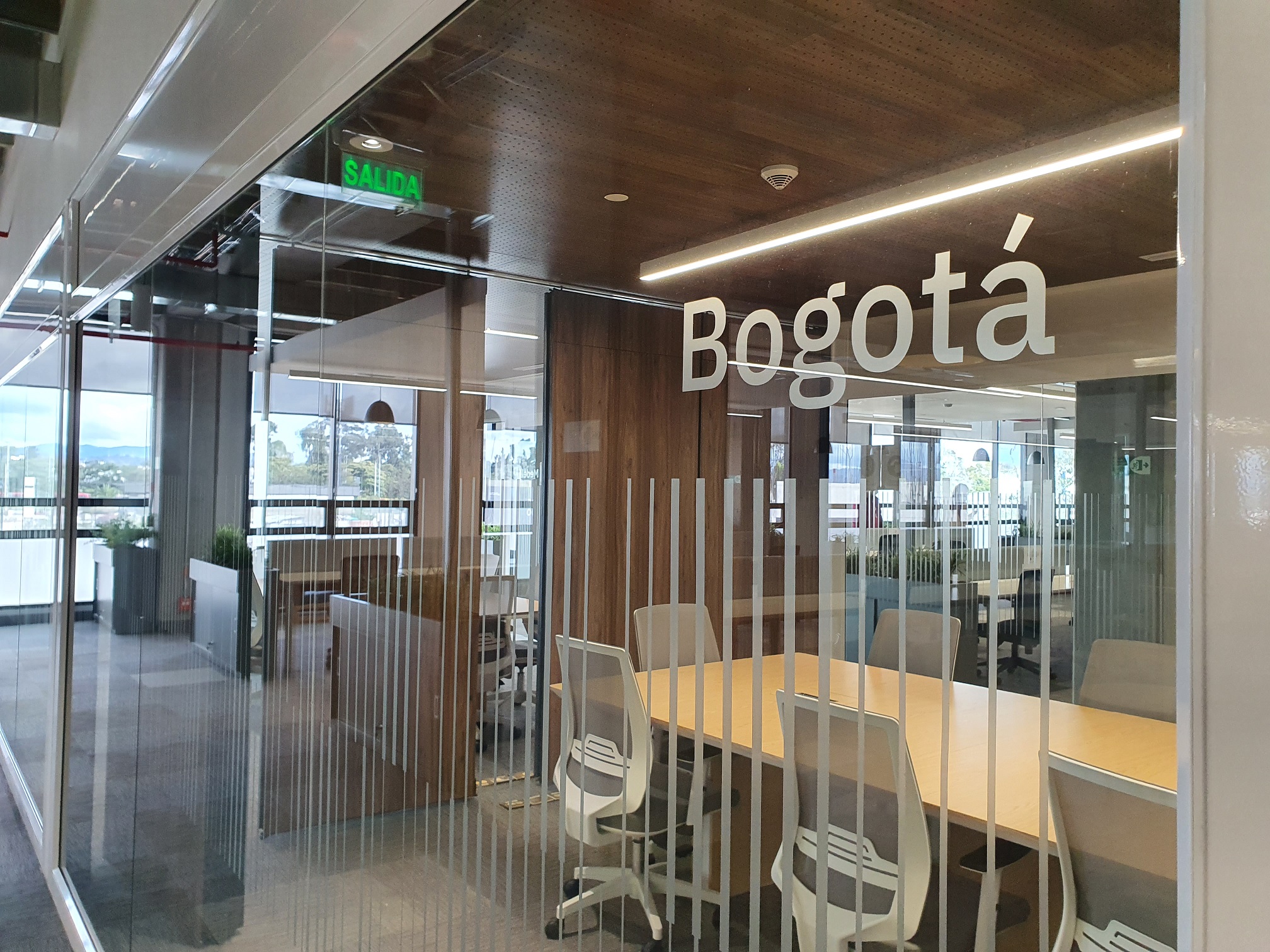 IBM abre en Colombia el mayor centro de transformación de procesos con inteligencia artificial de la