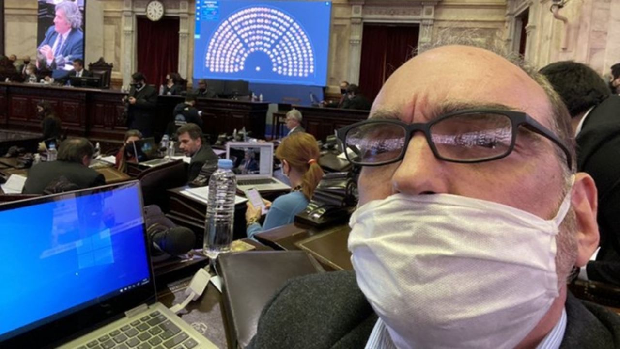 Presión de la oposición para debatir en forma presencial, según indica el reglamento