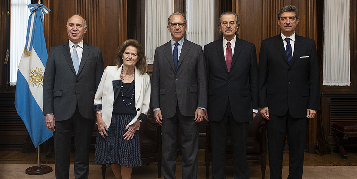 La Corte dividida entre republicanos y oportunistas