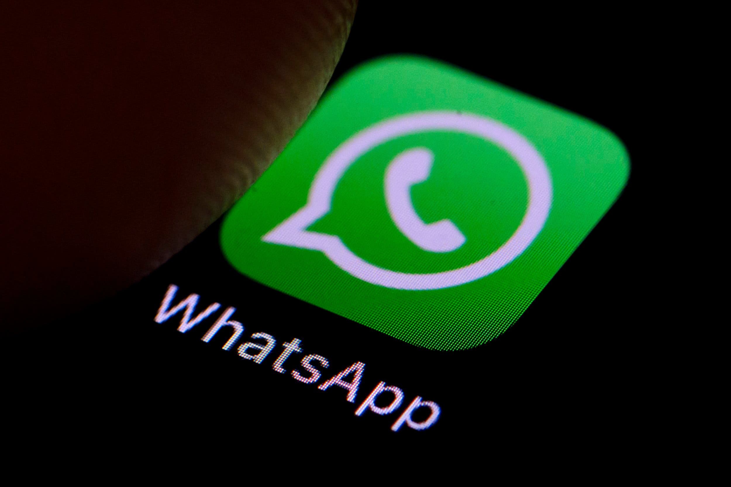 Por WhatsApp se pueden denunciar los autos mal estacionados en CABA