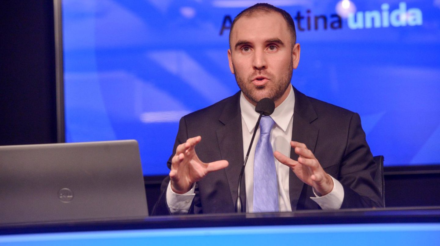 El Gobierno dispone nuevas medidas para tratar de controlar al dólar
