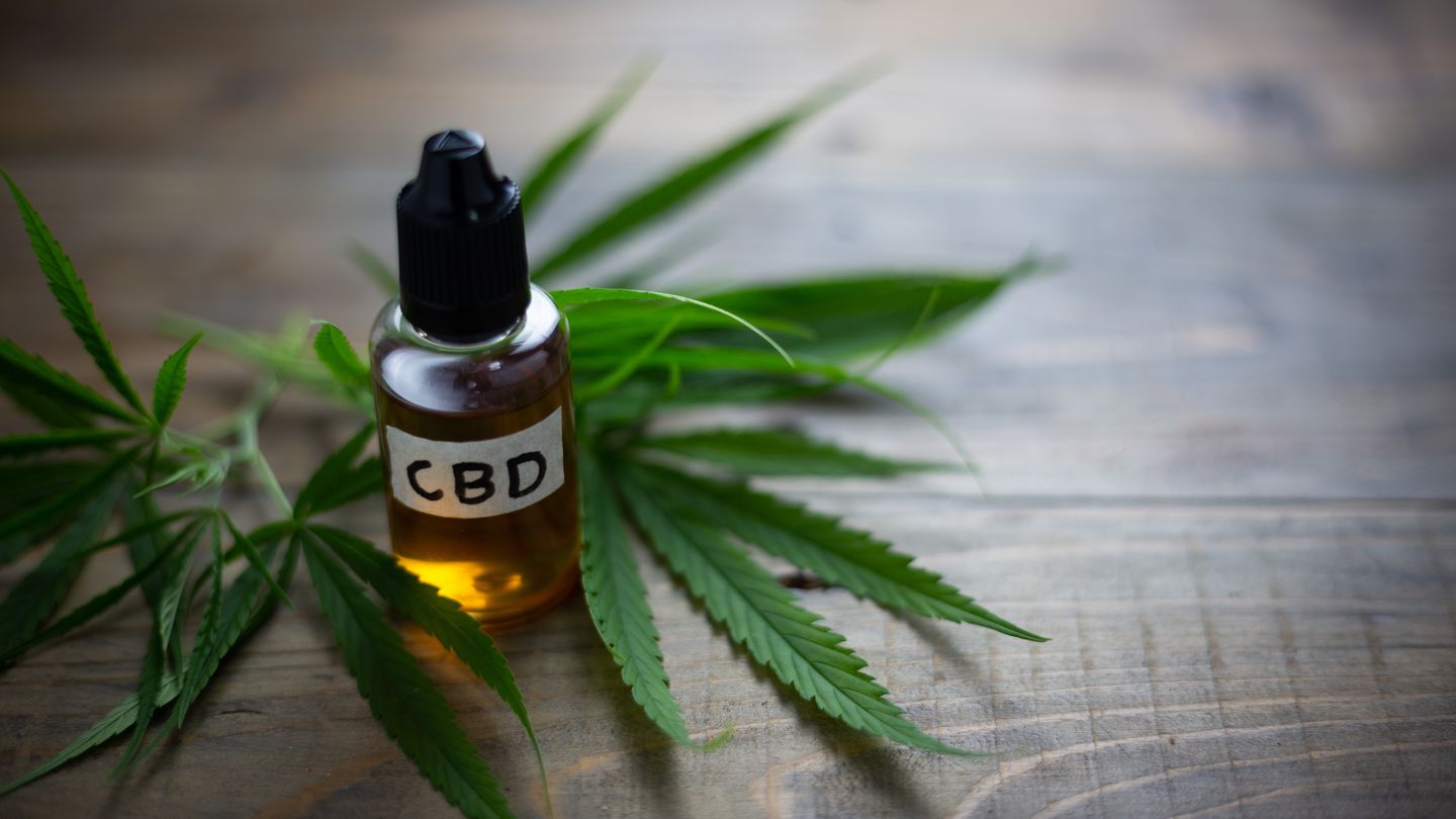 Cannabis medicinal: autorizaron el cultivo y la venta de aceites en farmacias