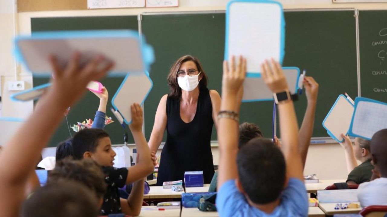 Dos docentes de la Ciudad volvieron a su trabajo y tenían coronavirus
