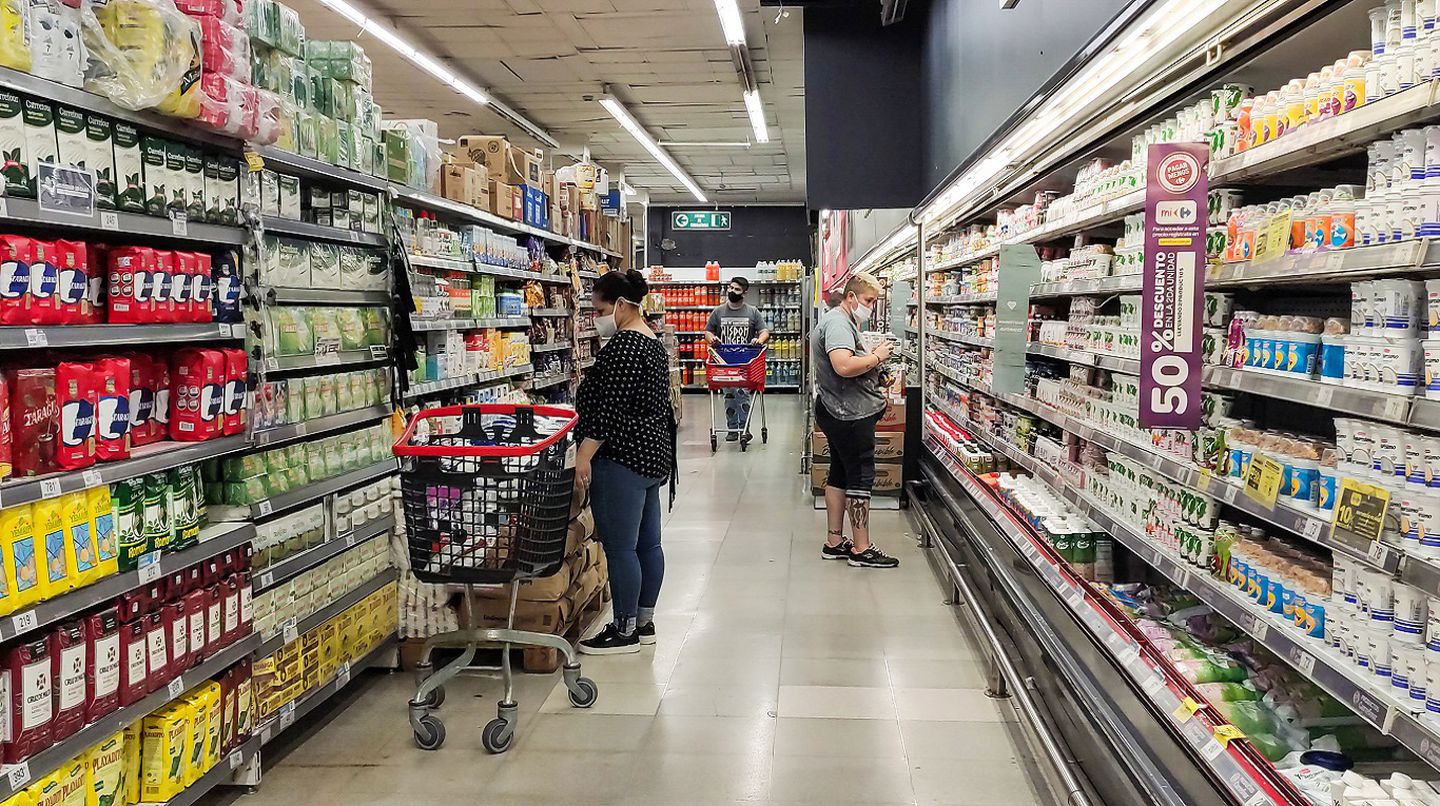 Qué pasará con el dólar y la inflación en lo que resta de 2021, según los analistas