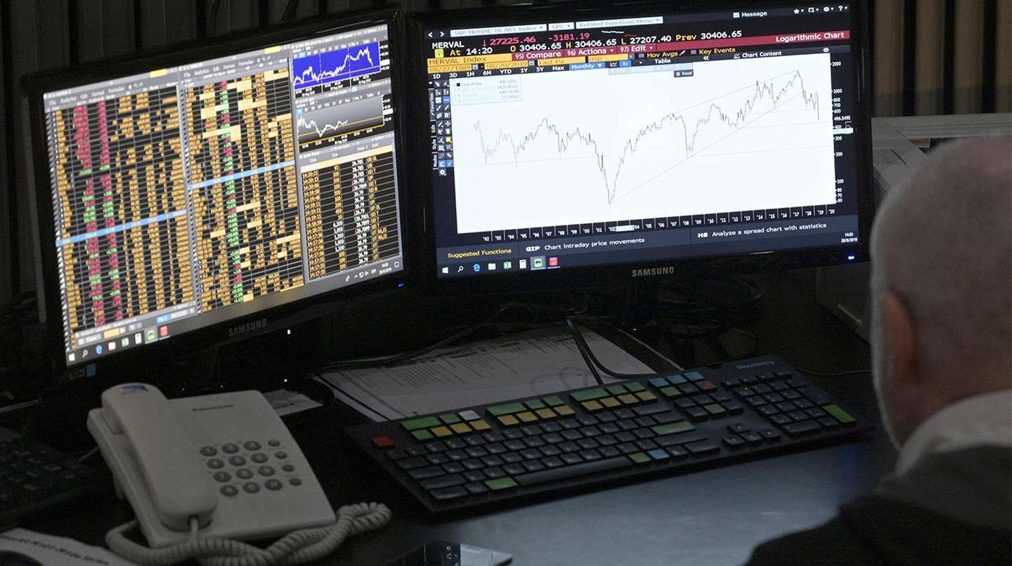 Tras el acercamiento entre el Gobierno y el FMI, suben los bonos y las acciones argentinas