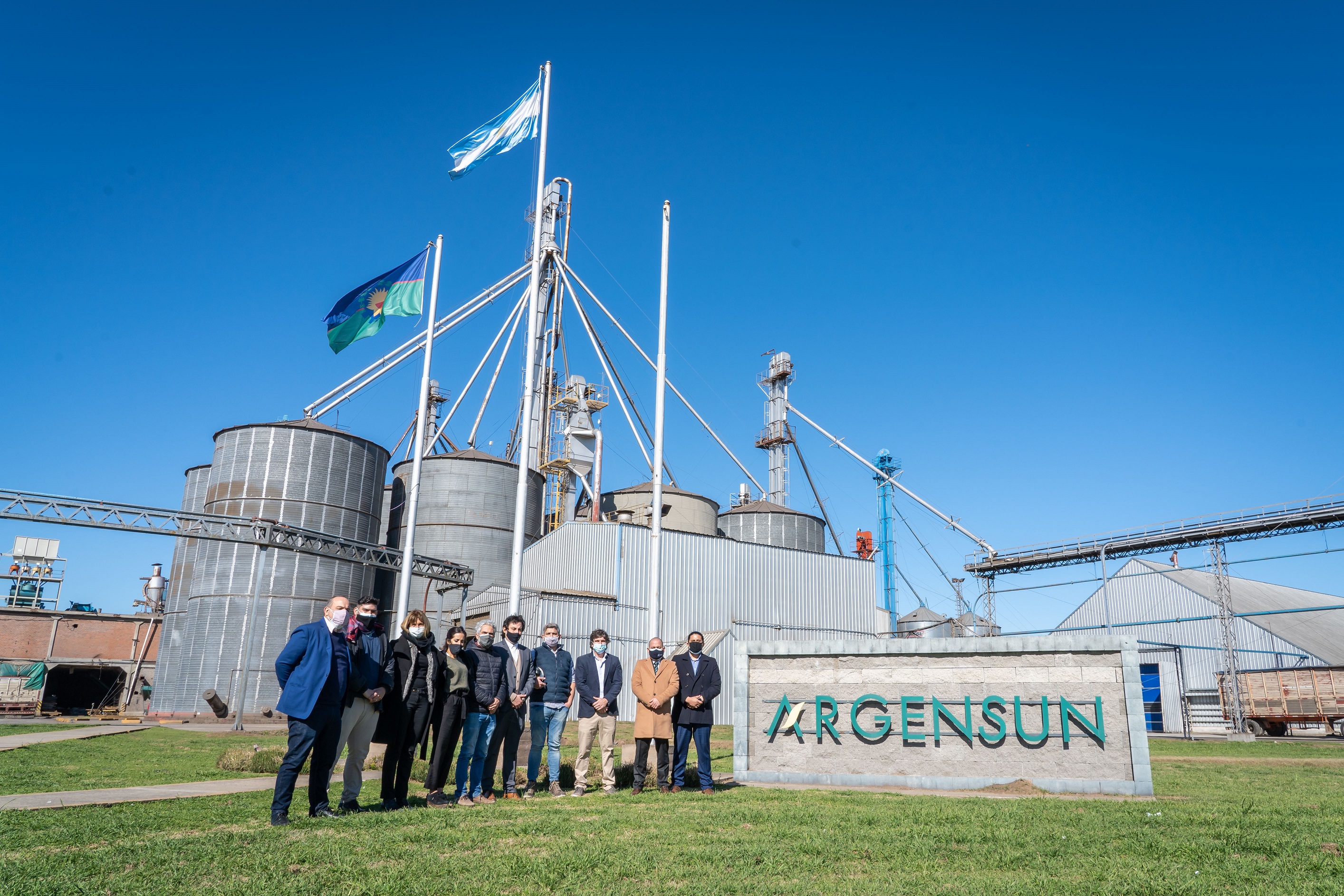 El Embajador de la República del Salvador, visitó la planta de Argensun en Luján