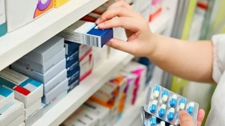 El Gobierno analiza congelar el precio de los medicamentos