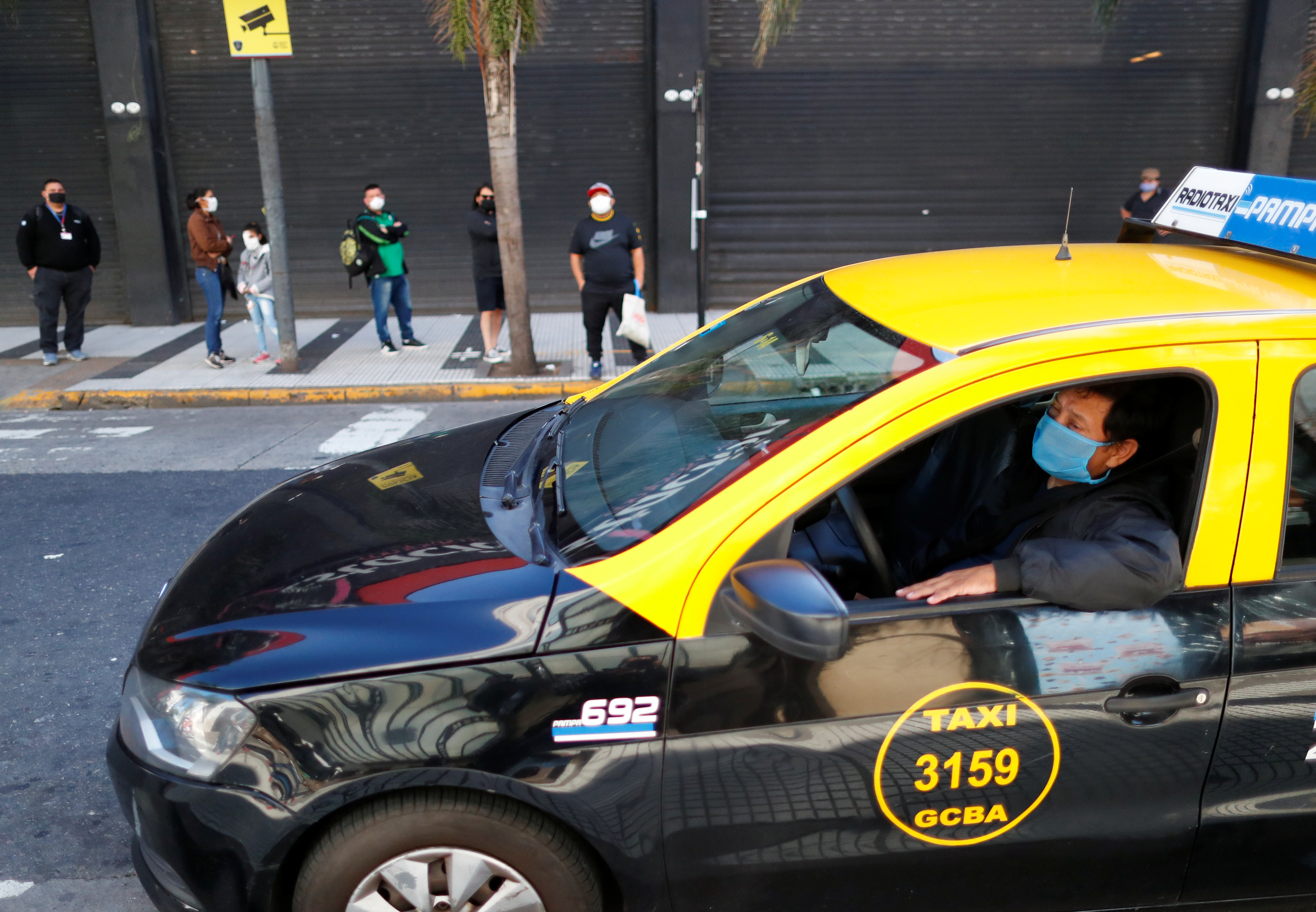 CABA aumentó la tarifa de taxis y en enero subirán los peajes, el estacionamiento y VTV
