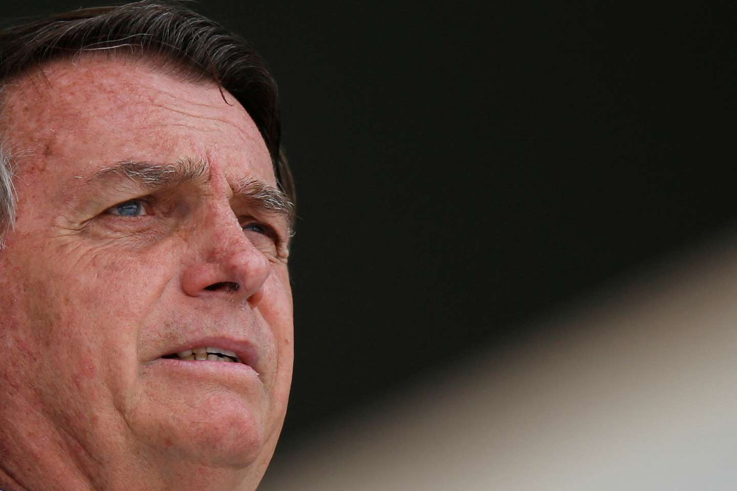Internan de urgencia a Jair Bolsonaro por una obstrucción intestinal
