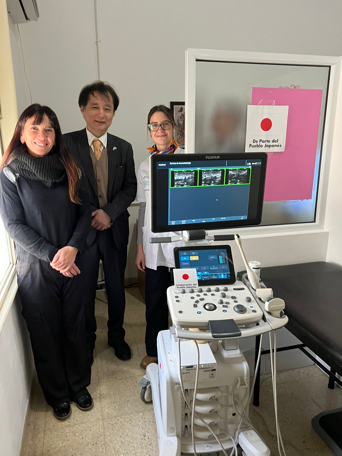 Embajada del Japón en Argentina: entrega formal de un ecógrafo al Servicio de neumotisiología del Centro de Ví