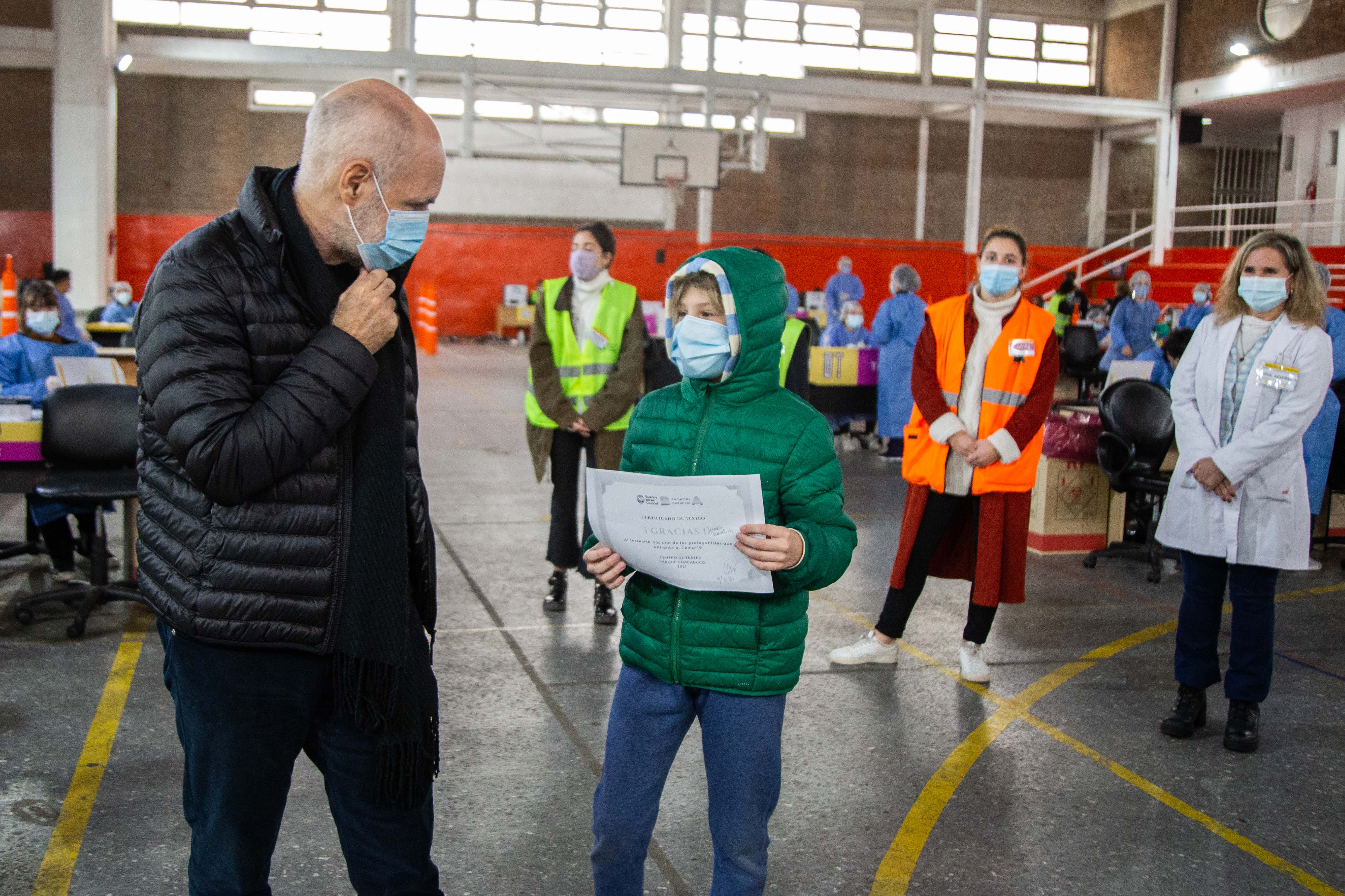 Rodríguez Larreta y Acuña visitaron el centro de testeo de Parque Chacabuco